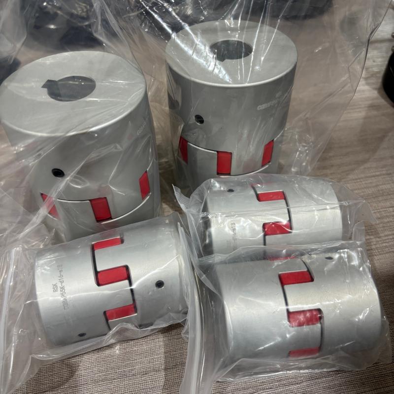 Käftaxelkoppling av aluminiumlegering PU Spider Insert Skruvset Typ med kilspår anpassad för robotar